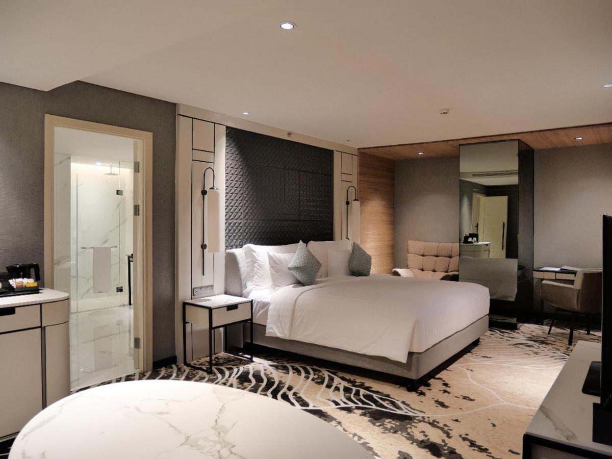แกรนด์ เมอร์เคียว ซูราบายา ซิตี้ Hotel สุราบายา ภายนอก รูปภาพ