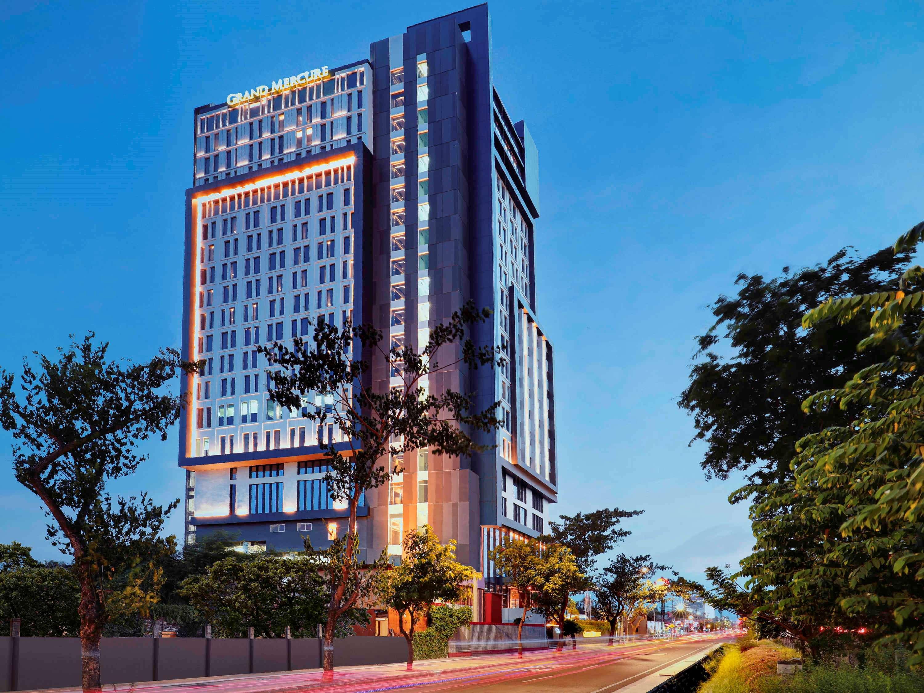 แกรนด์ เมอร์เคียว ซูราบายา ซิตี้ Hotel สุราบายา ภายนอก รูปภาพ
